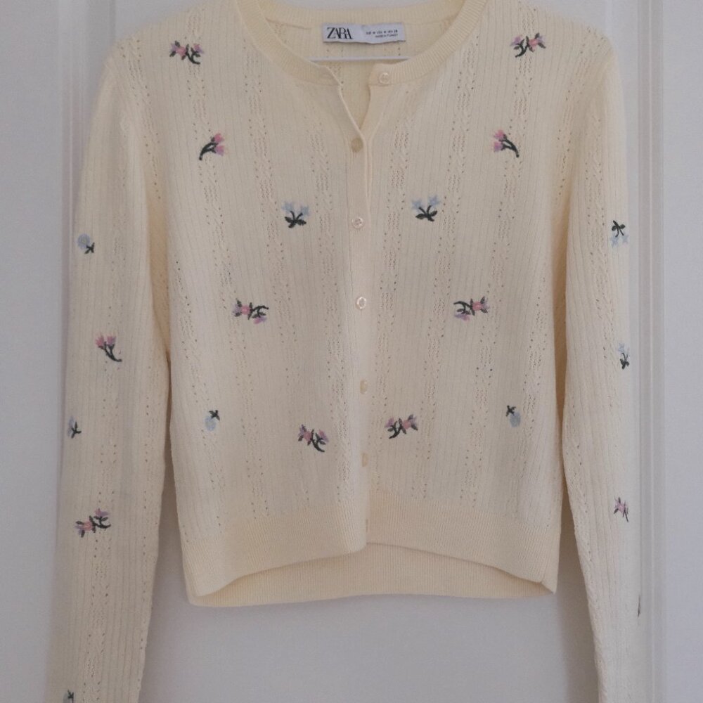 Zara Cream Knitted Cropped Embroidered Cardigan (M)